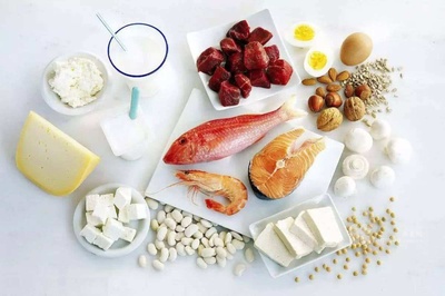 新版膳食指南强调：每人每天300-500克奶及奶制品，优化国民营养